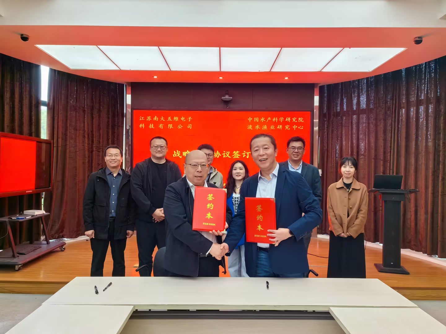 1713775966453017.jpg 簽約1.jpg